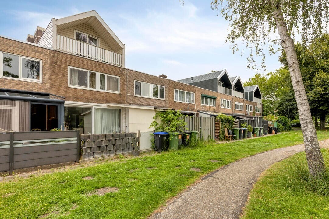 Tussenwoning te koop: Linnaeusstraat 130, Zaandam