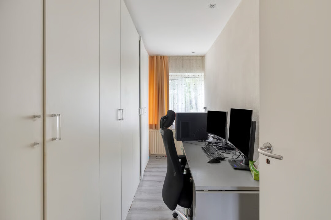 Tussenwoning te koop: Linnaeusstraat 130, Zaandam