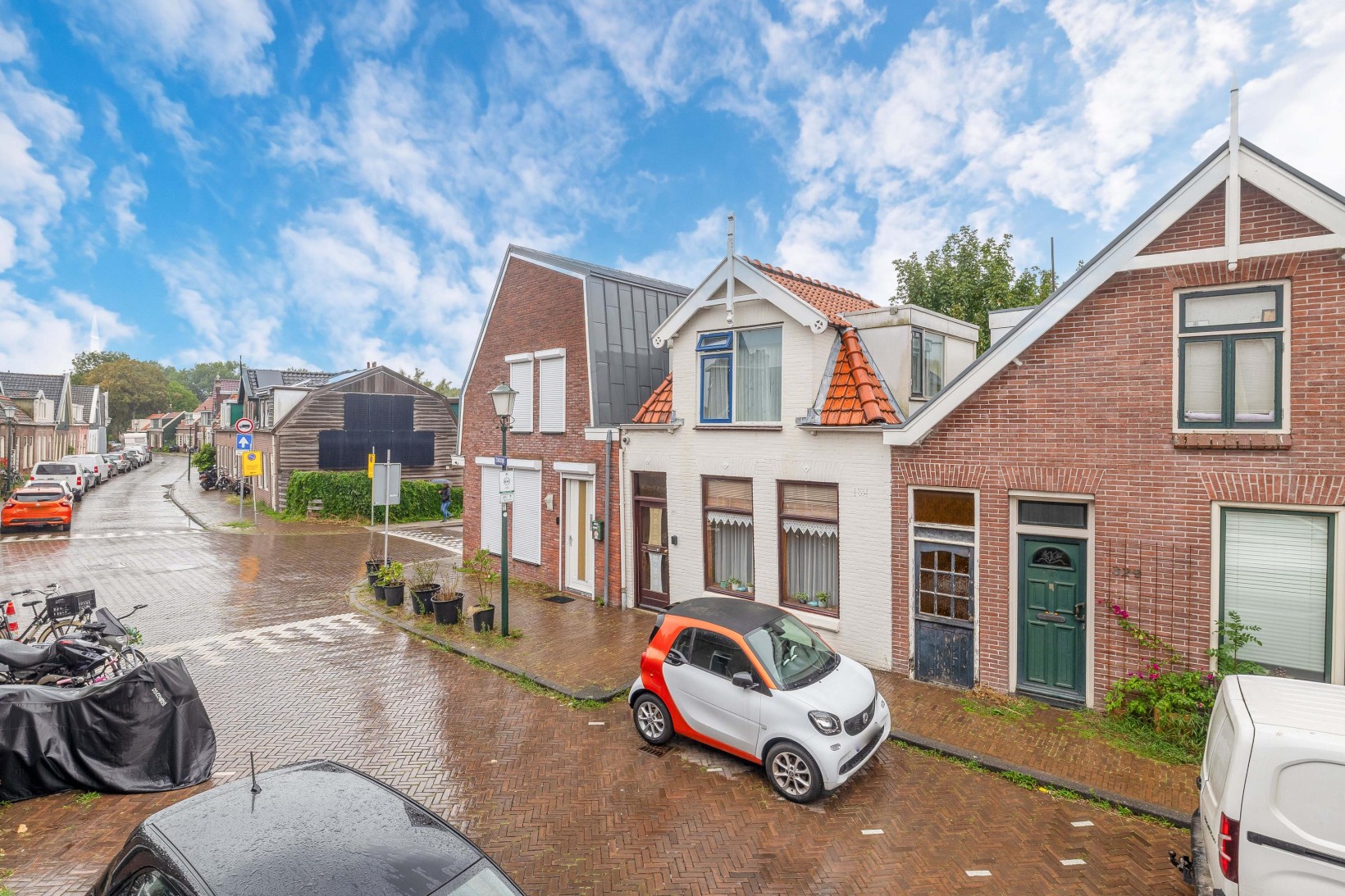 Tussenwoning te koop: Zuiddijk 327, Zaandam
