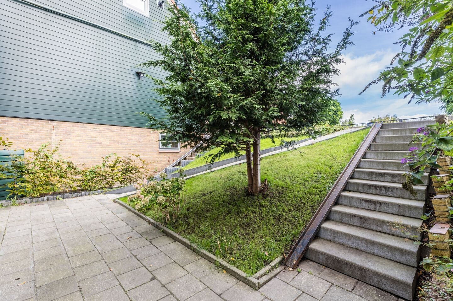 Twee-onder-één-kap te koop: Zuiddijk 366, Zaandam