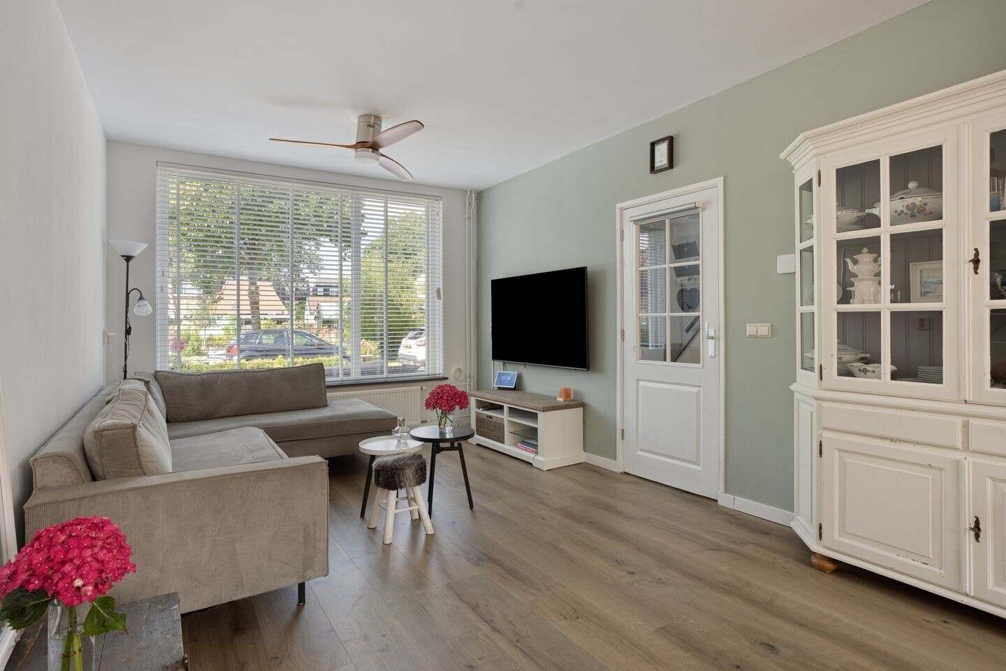 Tussenwoning te koop: Wilgenstraat 14, Zaandam