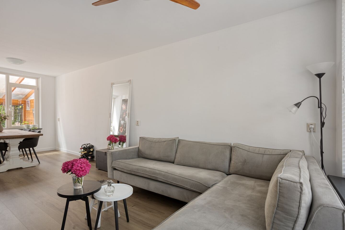 Tussenwoning te koop: Wilgenstraat 14, Zaandam