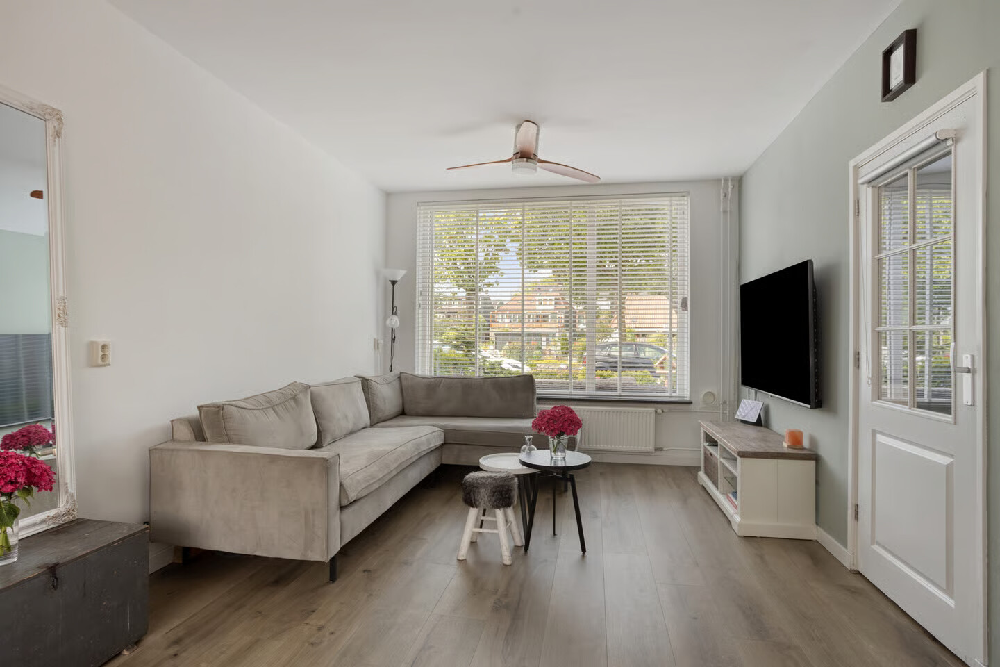 Tussenwoning te koop: Wilgenstraat 14, Zaandam