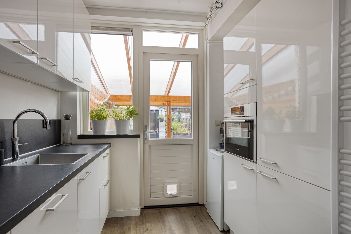 Tussenwoning te koop: Wilgenstraat 14, Zaandam