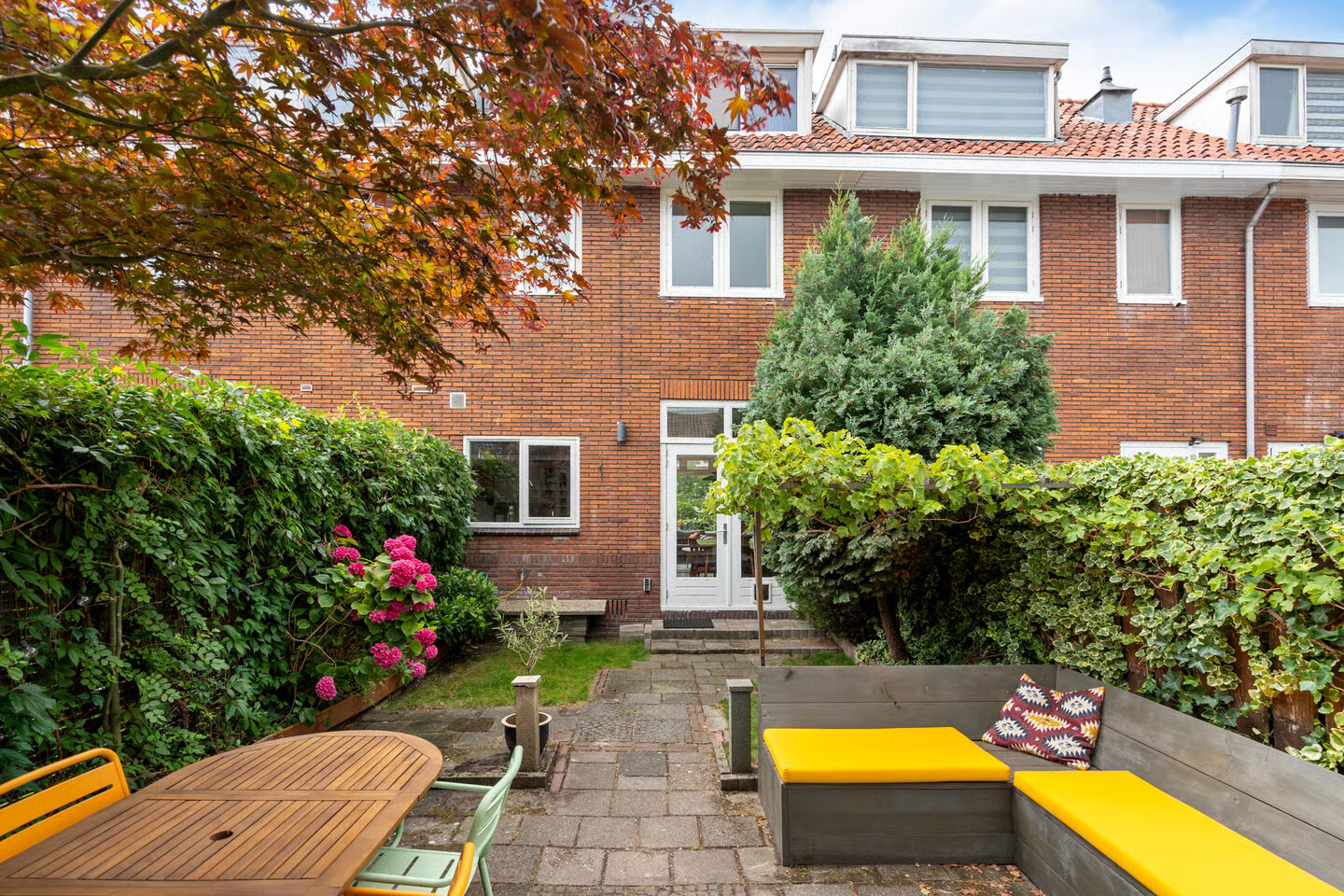 Tussenwoning te koop: Lijsterbesstraat 48, Zaandam