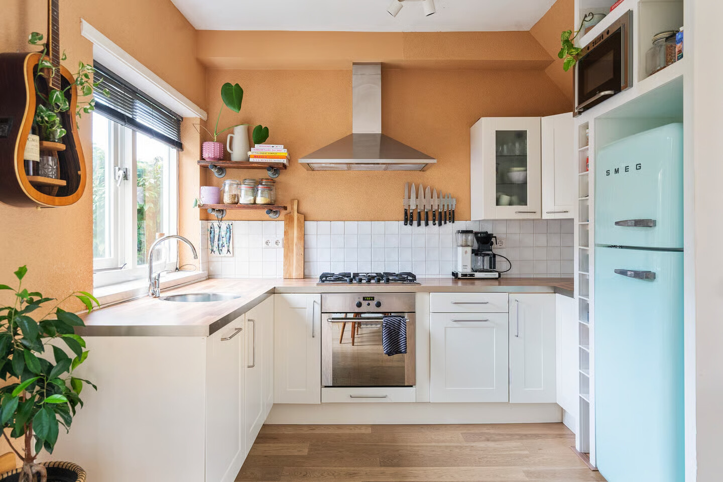 Tussenwoning te koop: Lijsterbesstraat 48, Zaandam