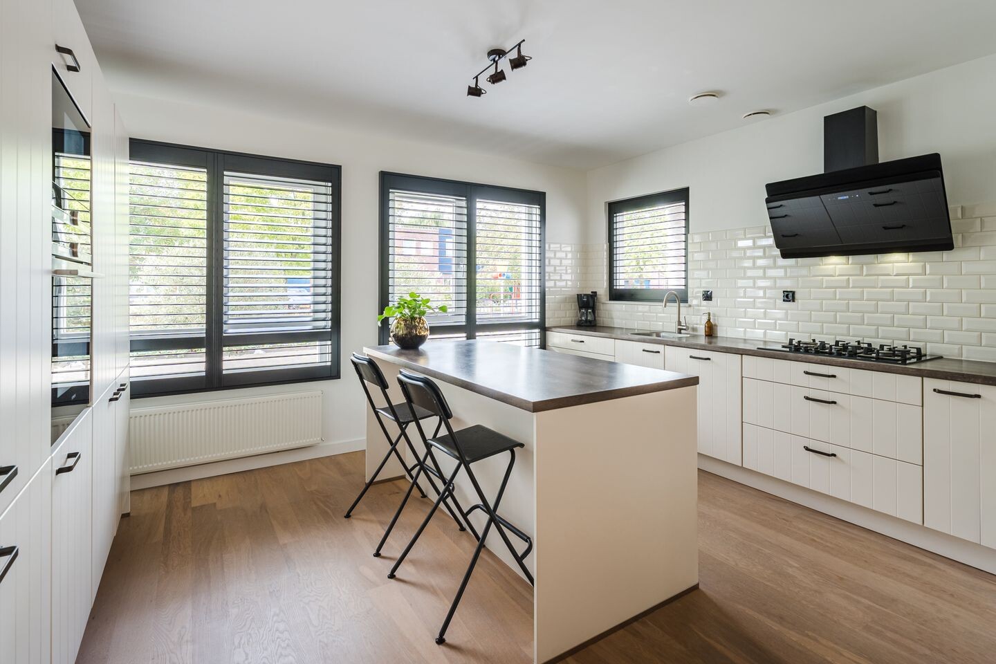 Tussenwoning te koop: Madagaskar 9, Zaandam