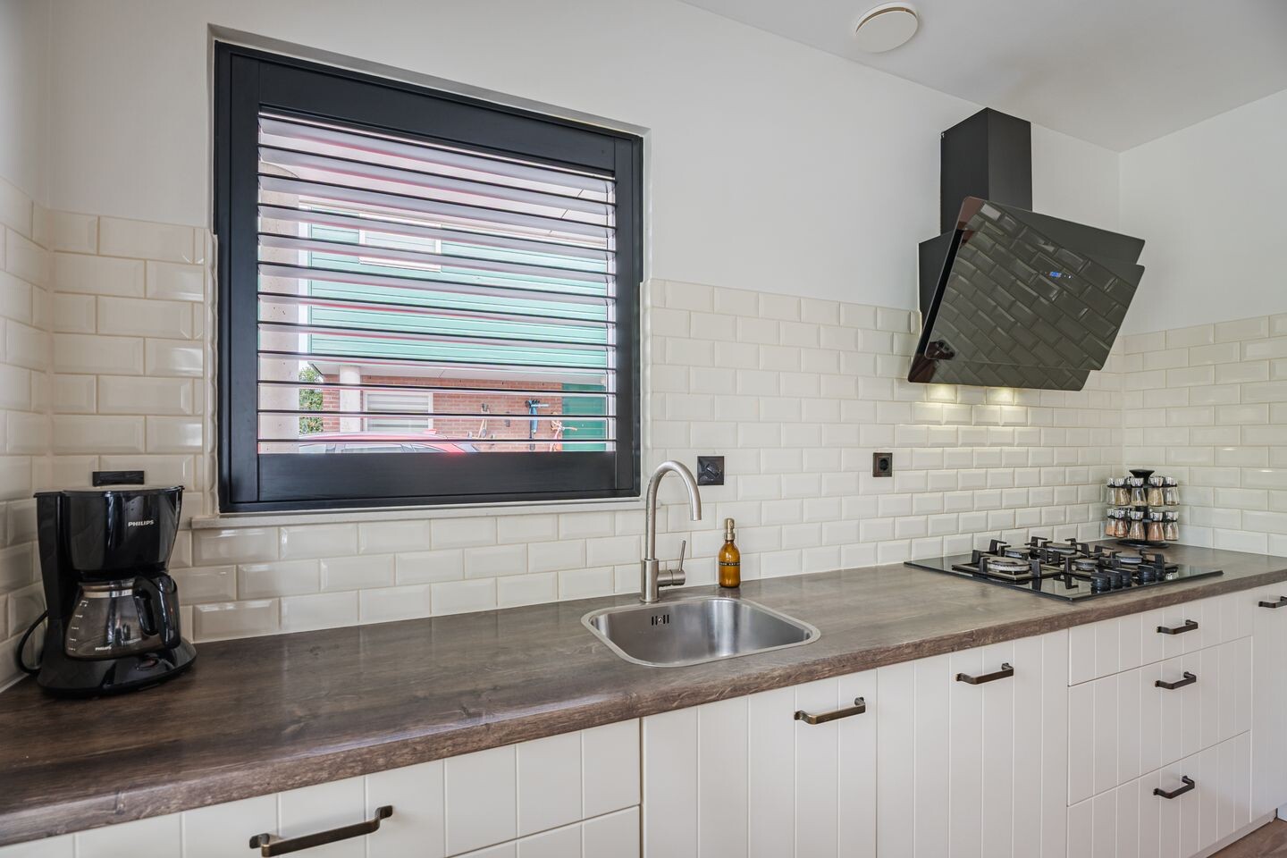 Tussenwoning te koop: Madagaskar 9, Zaandam