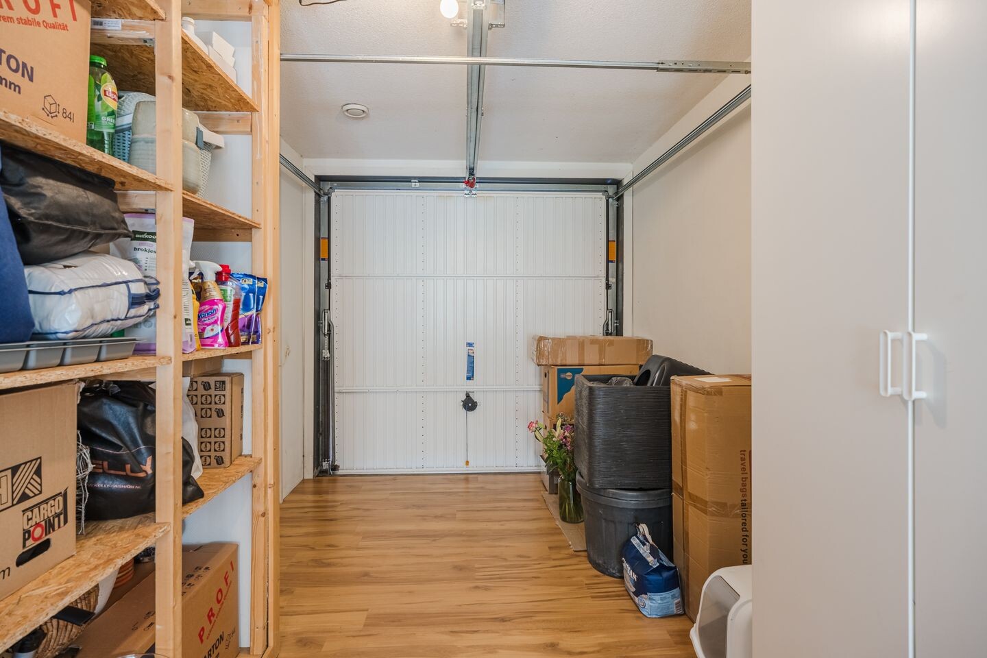 Tussenwoning te koop: Madagaskar 9, Zaandam