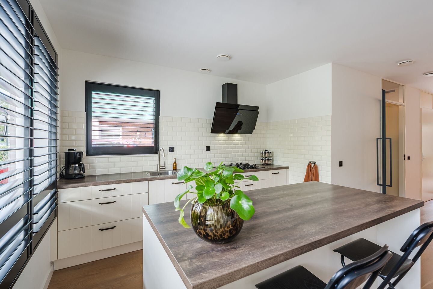 Tussenwoning te koop: Madagaskar 9, Zaandam