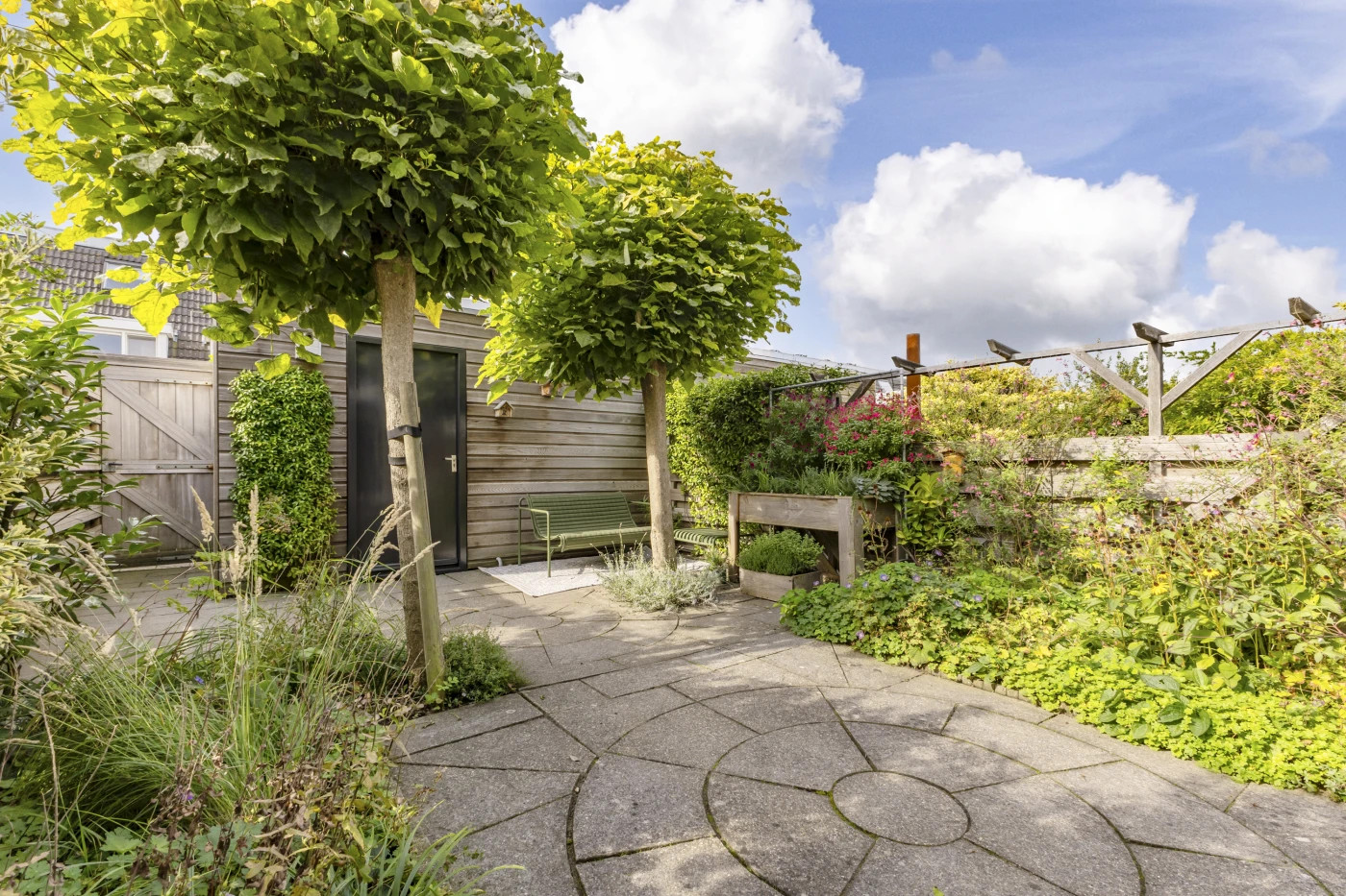 Tussenwoning te koop: Amrum 16, Zaandam