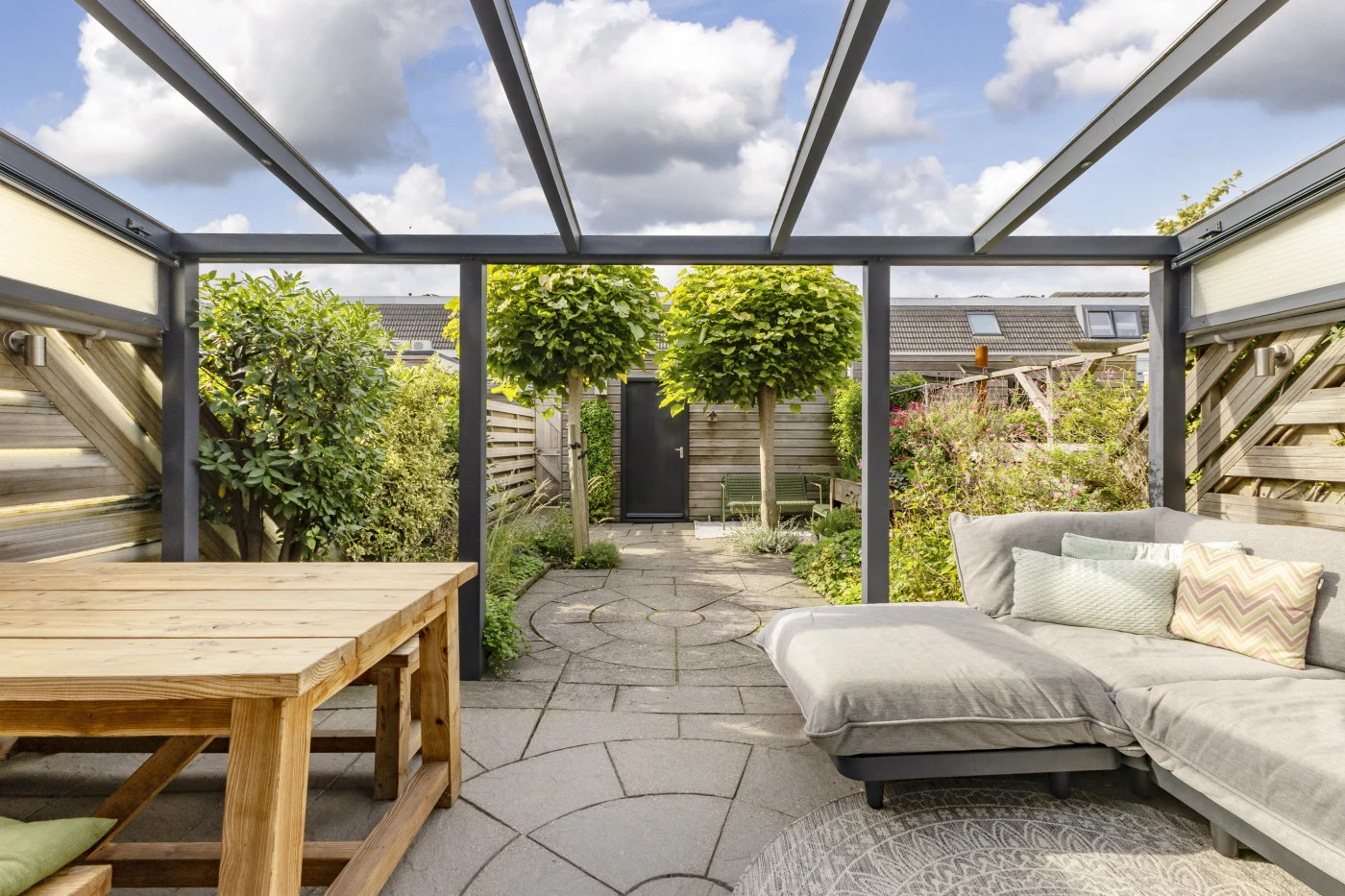 Tussenwoning te koop: Amrum 16, Zaandam