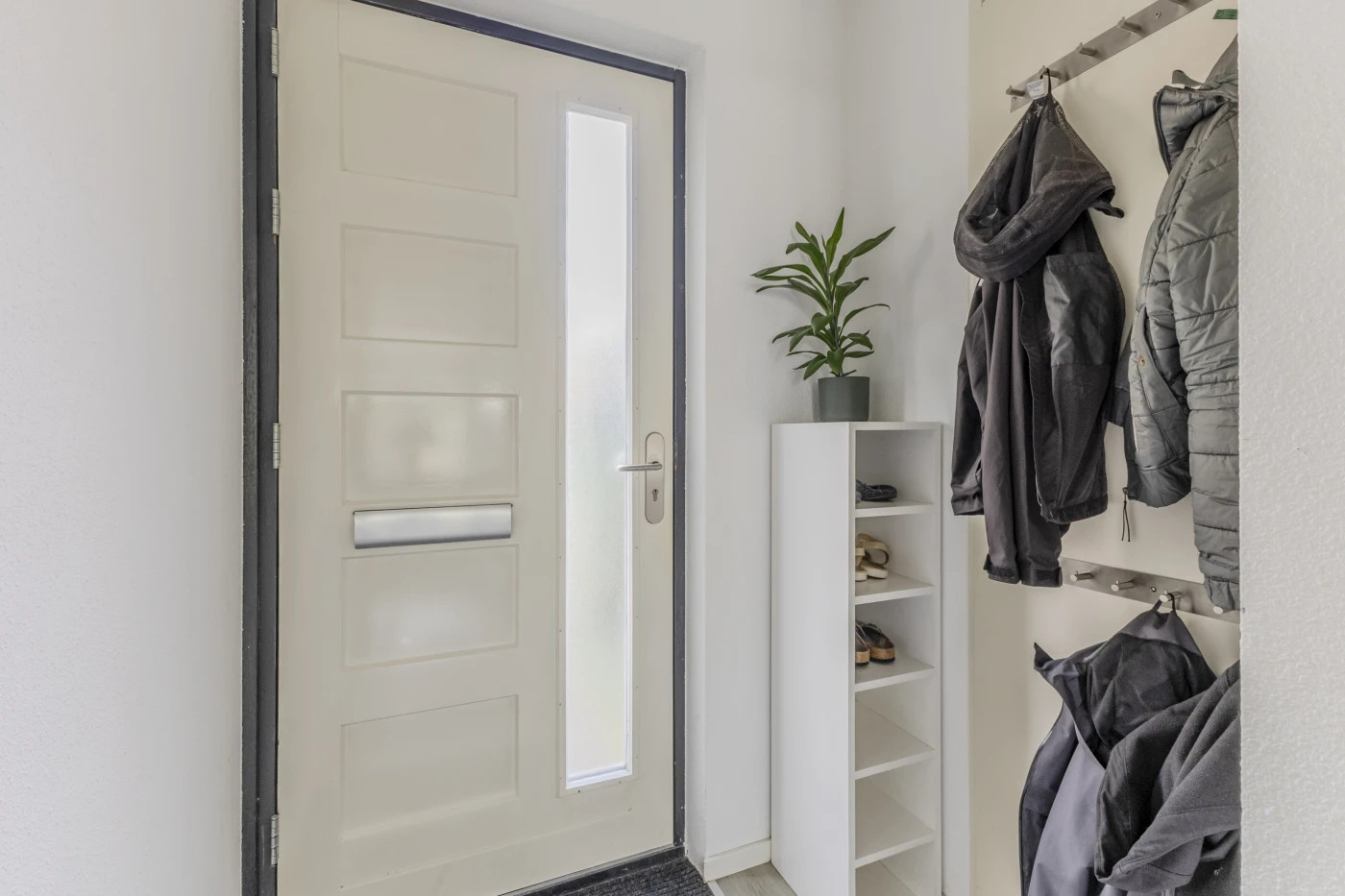Tussenwoning te koop: Amrum 16, Zaandam