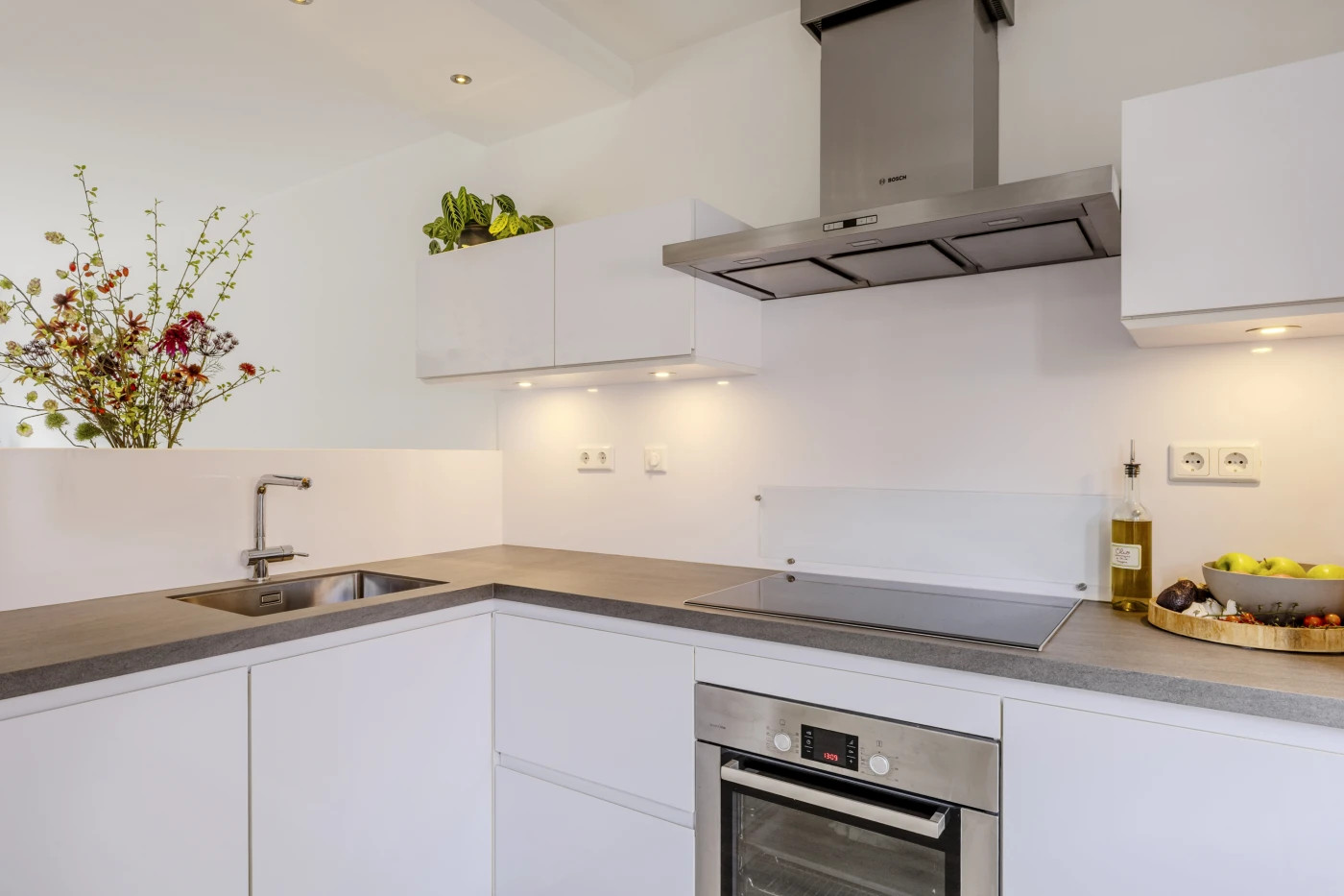 Tussenwoning te koop: Amrum 16, Zaandam