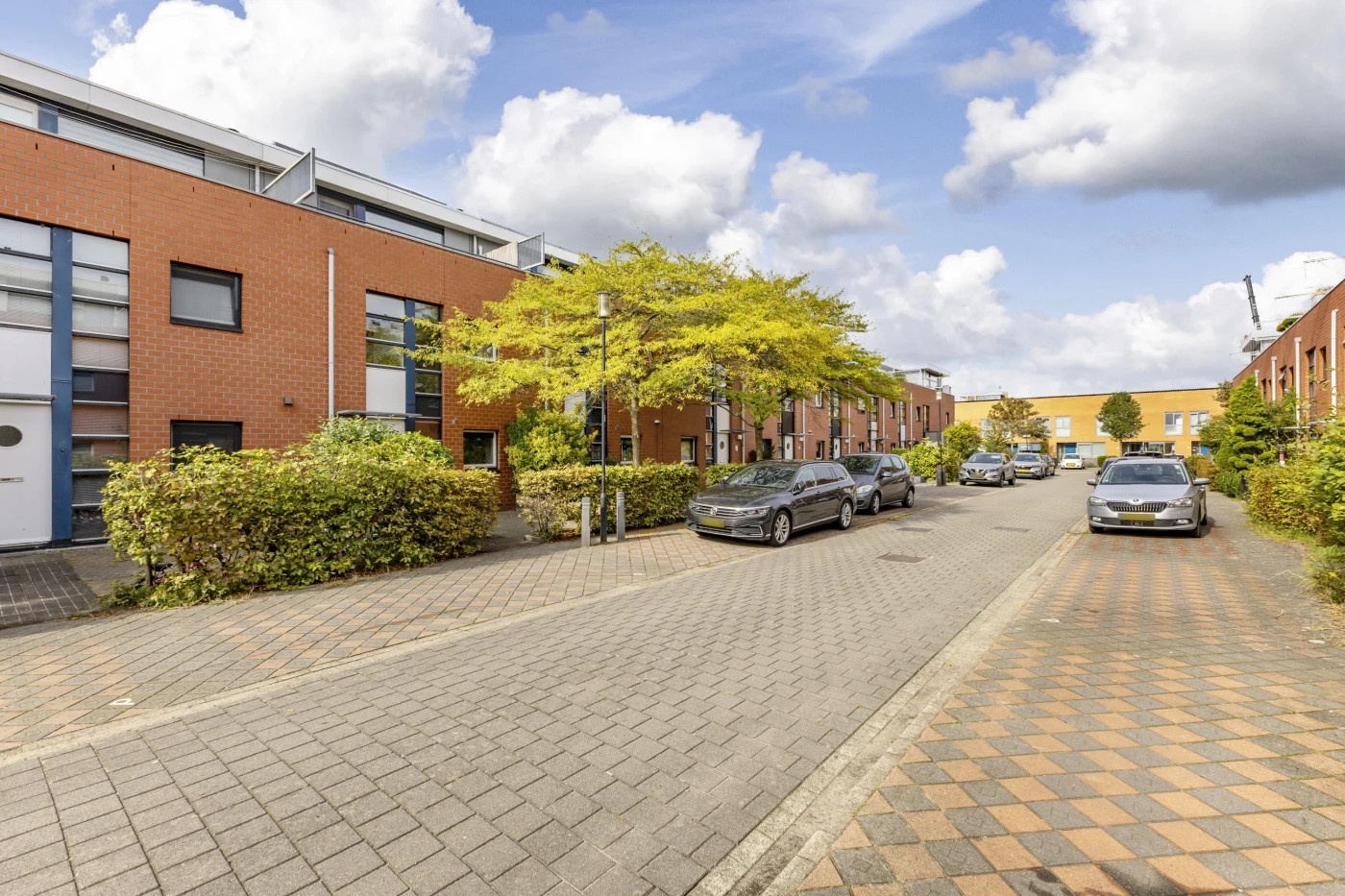 Tussenwoning te koop: Amrum 16, Zaandam