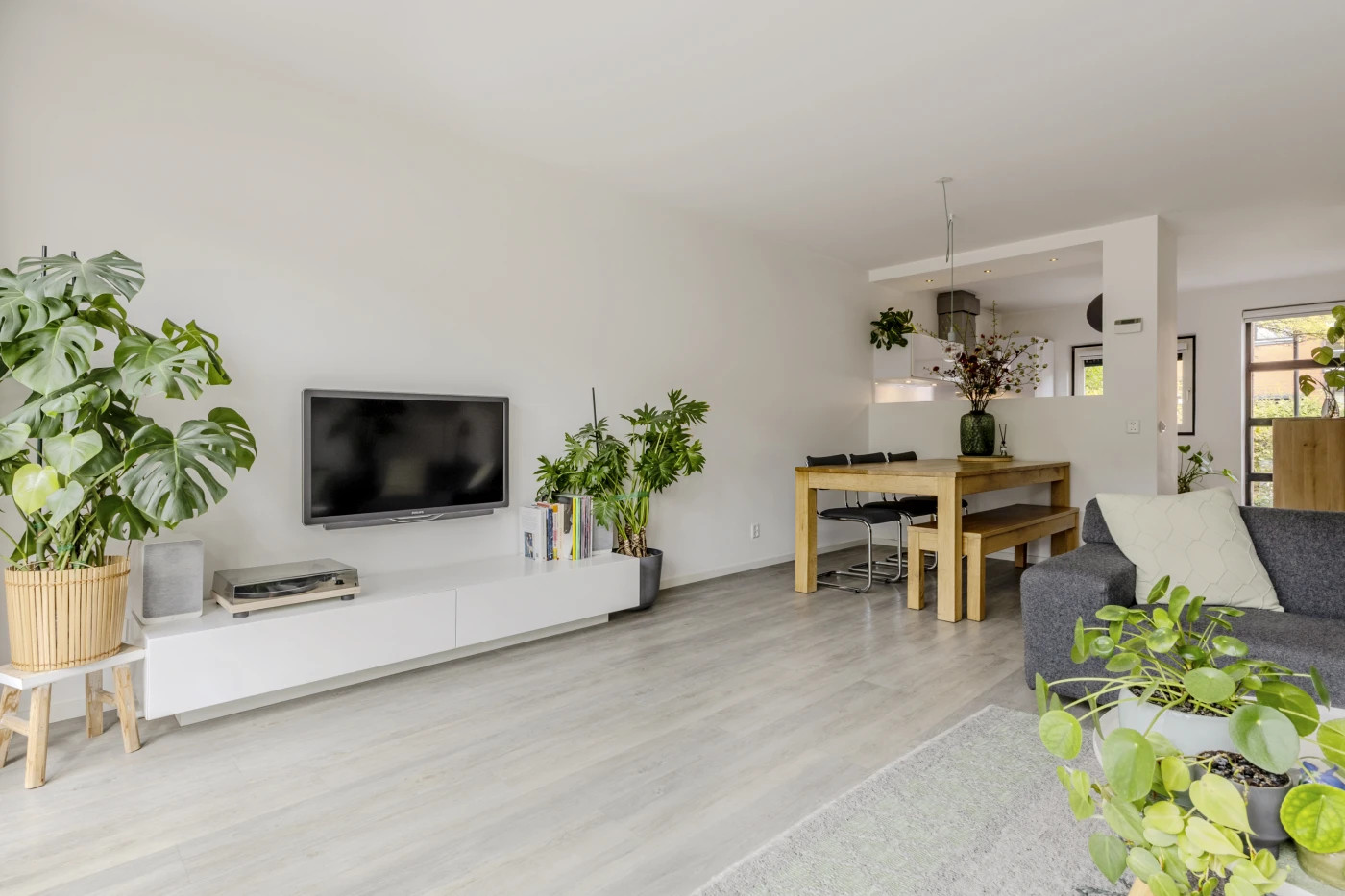 Tussenwoning te koop: Amrum 16, Zaandam