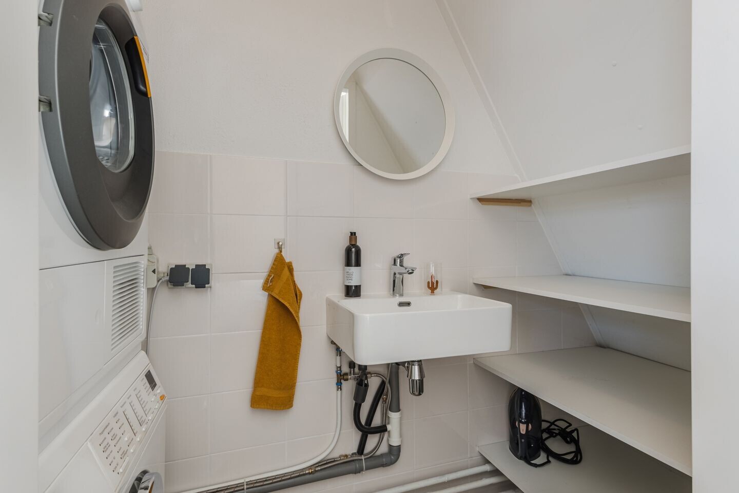 Tussenwoning te koop: Amrum 40, Zaandam