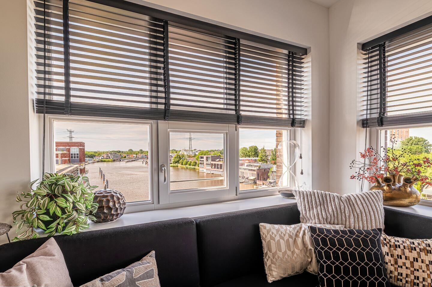 Appartement te koop: Hendrick Rietschoofplein 19, Zaandam