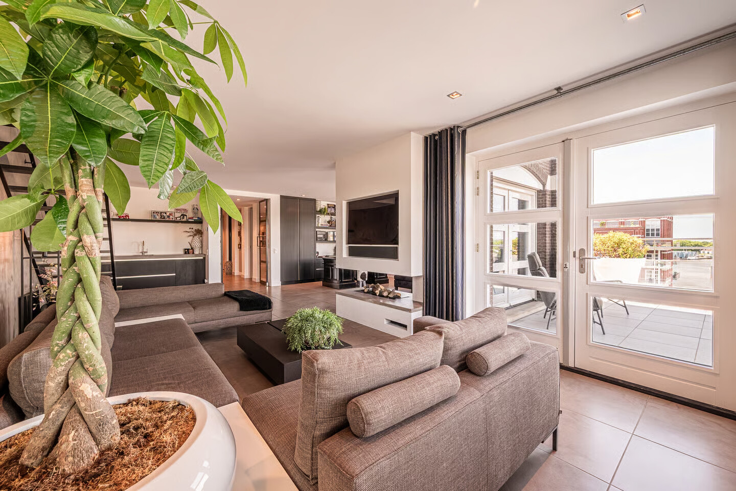Appartement te koop: Hendrick Rietschoofplein 19, Zaandam