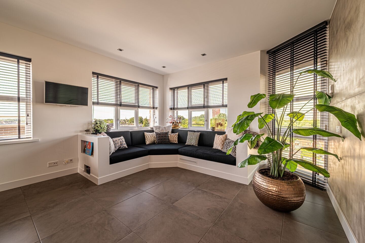 Appartement te koop: Hendrick Rietschoofplein 19, Zaandam