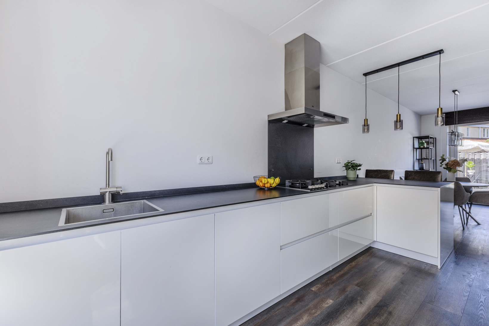 Hoekwoning te koop: Narvastraat 22, Zaandam