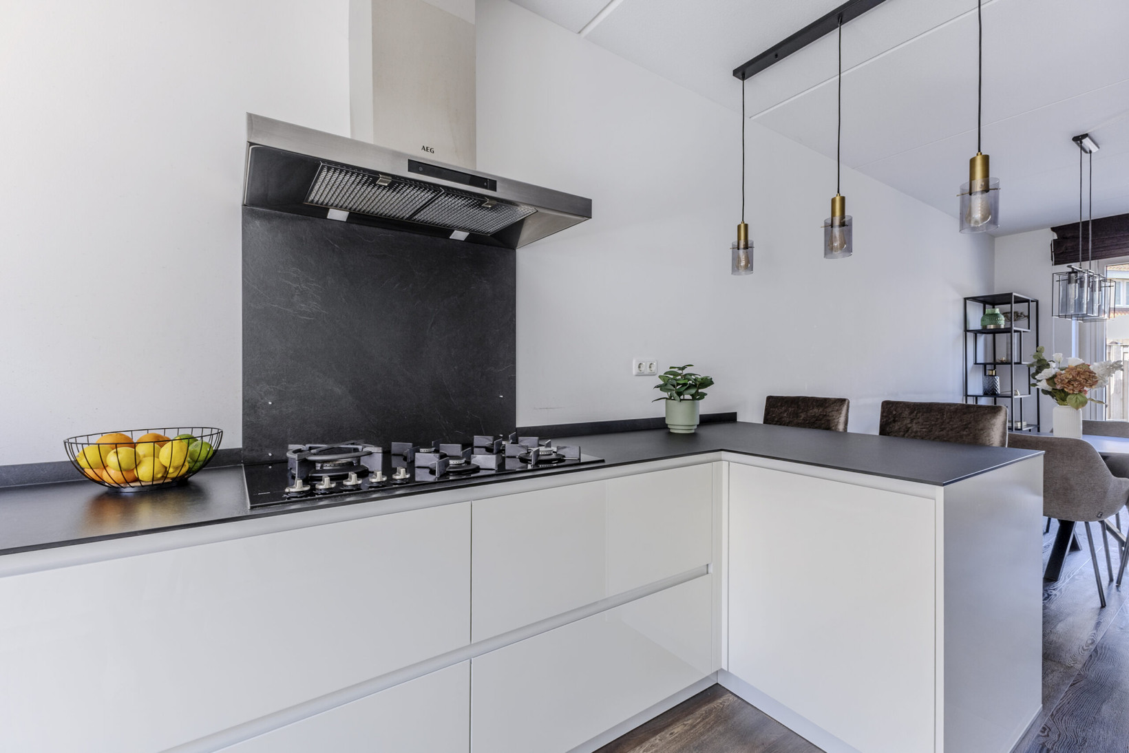 Hoekwoning te koop: Narvastraat 22, Zaandam
