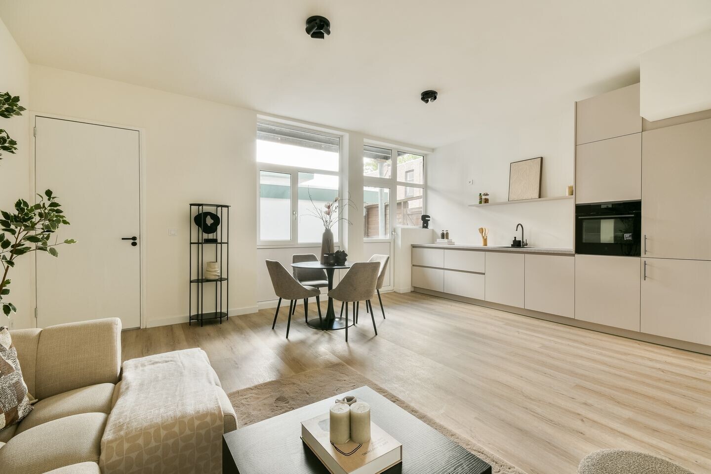Appartement te koop: Czaar Peterstraat 9, Zaandam