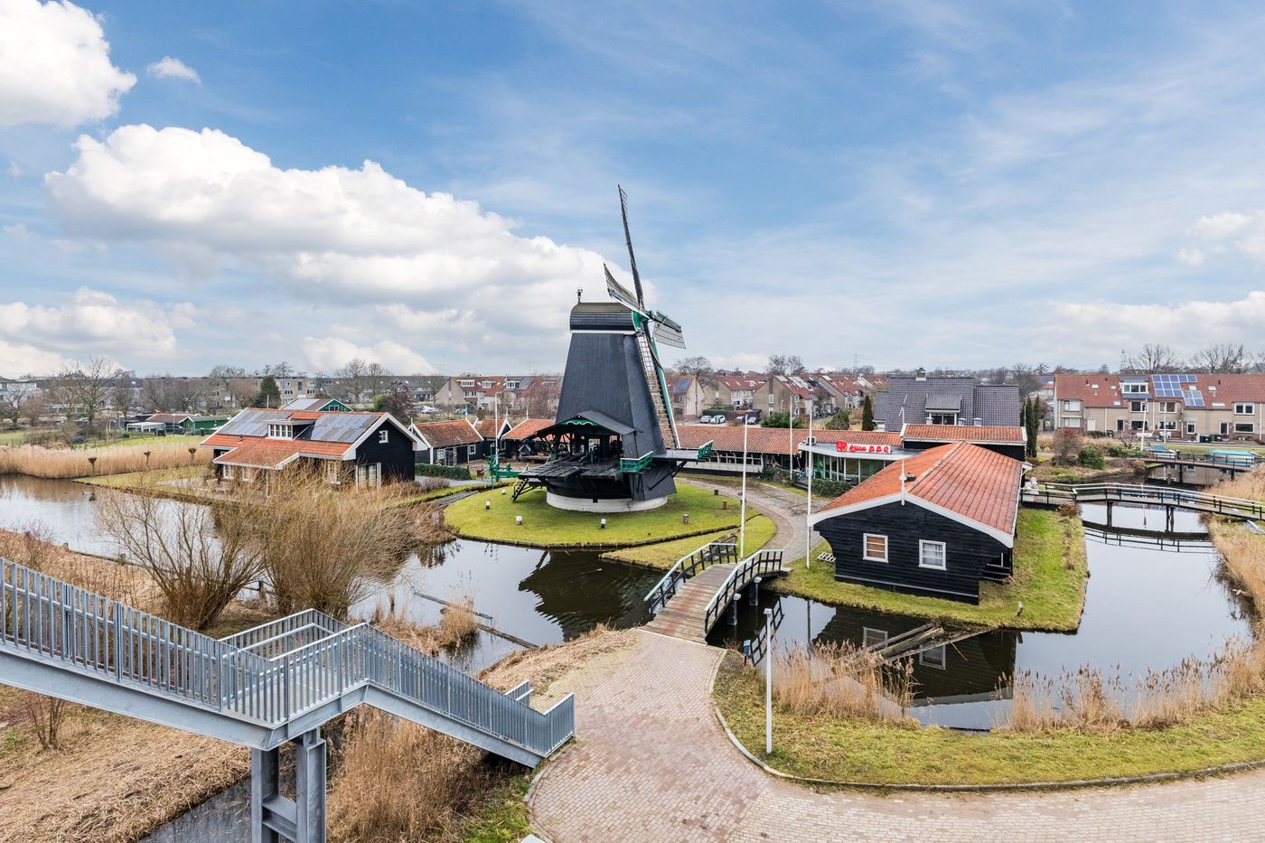 Appartement te koop: Mahoniehout 397, Zaandam
