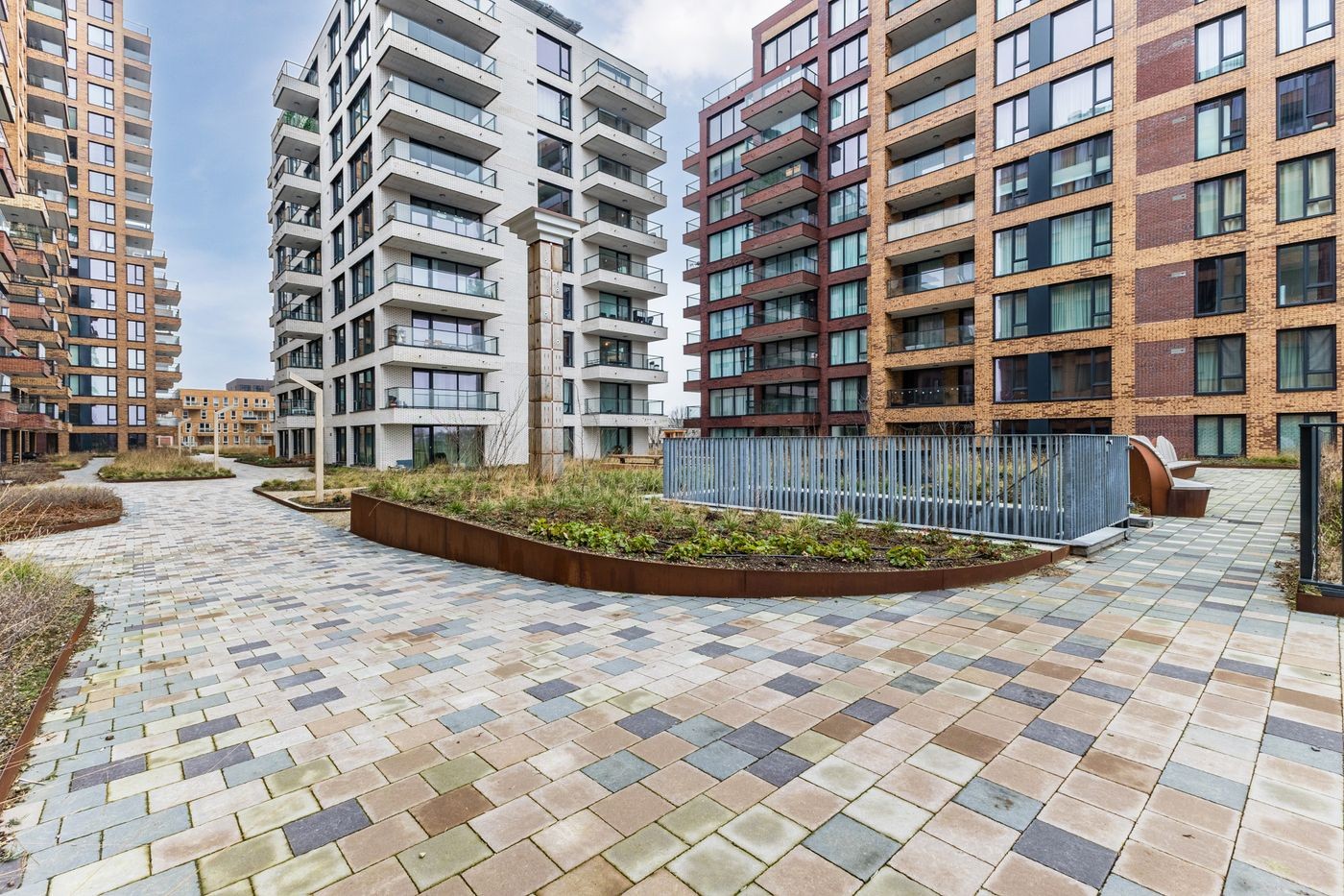 Appartement te koop: Mahoniehout 397, Zaandam