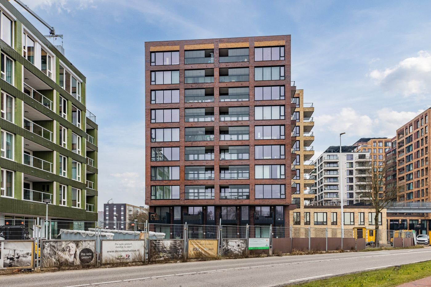 Appartement te koop: Mahoniehout 397, Zaandam