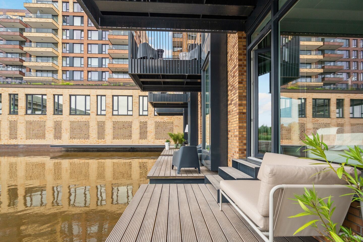 Tussenwoning te koop: Houtveldweg 1150, Zaandam