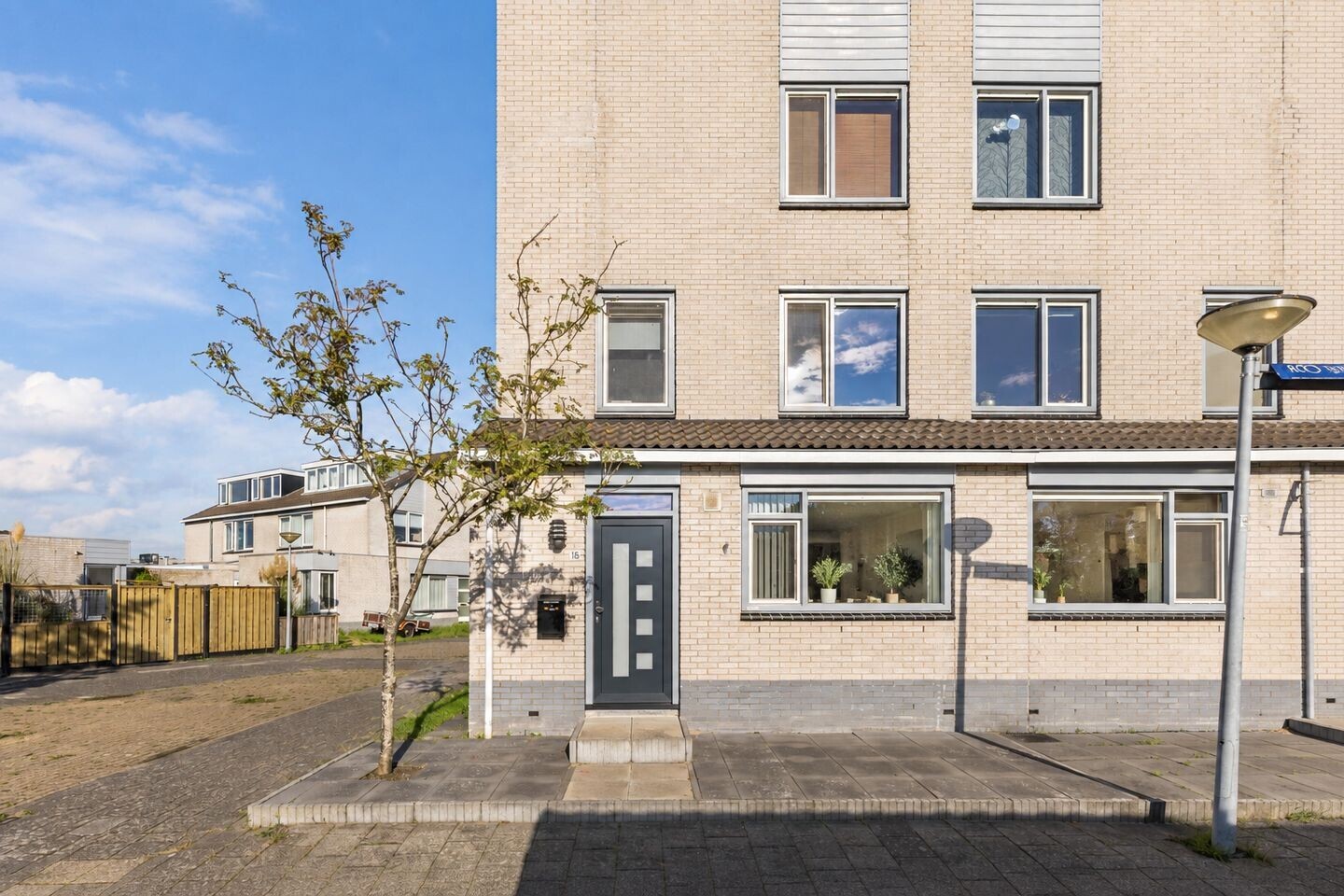 Hoekwoning te koop: Ronny Biermanpad 18, Zaandam
