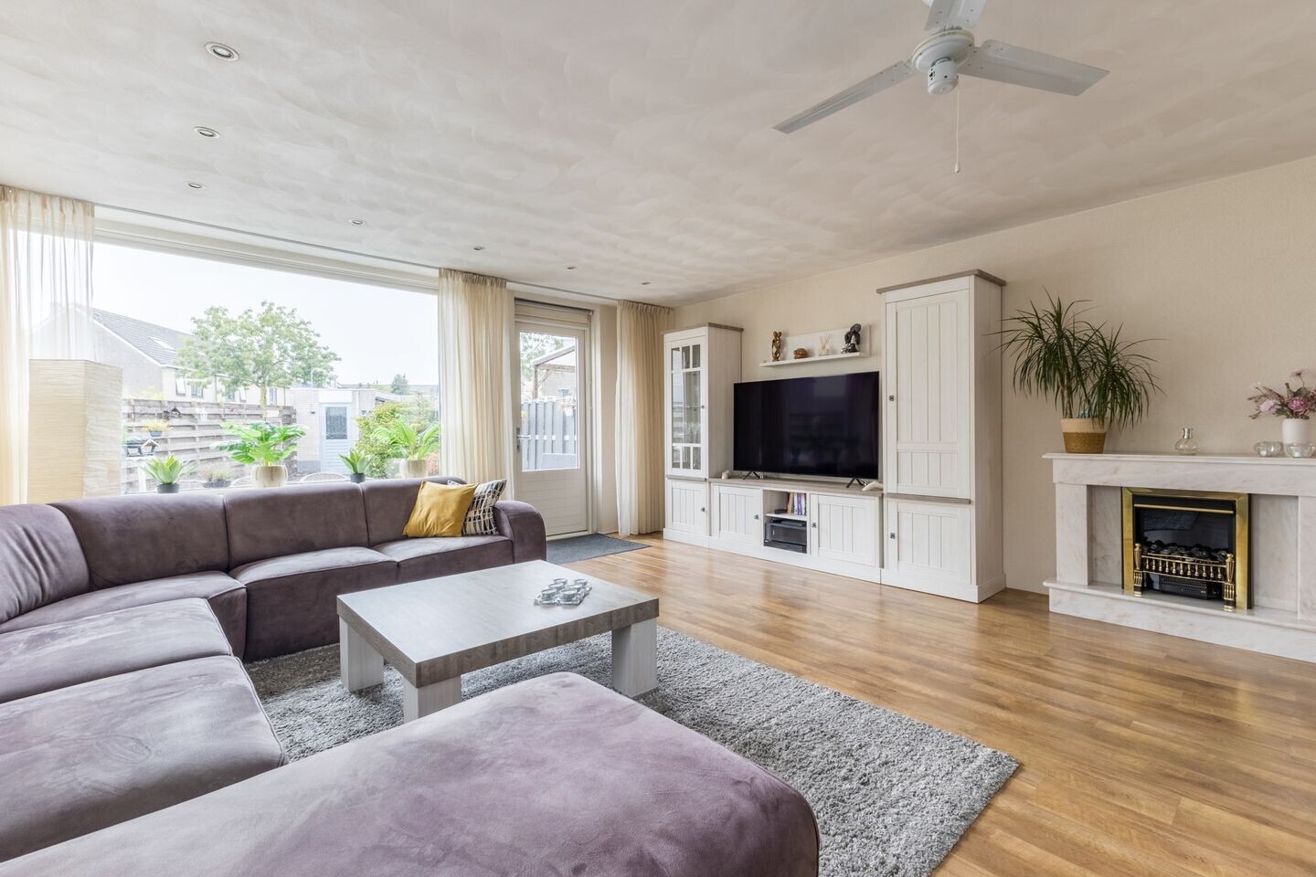 Hoekwoning te koop: Ronny Biermanpad 18, Zaandam