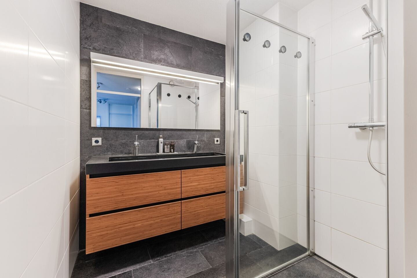 Appartement te koop: Kapelhof 63, Zaandam