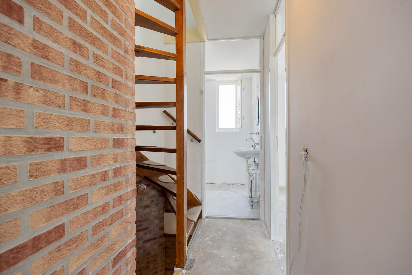 Tussenwoning te koop: G. Molstraat 18, Zaandam
