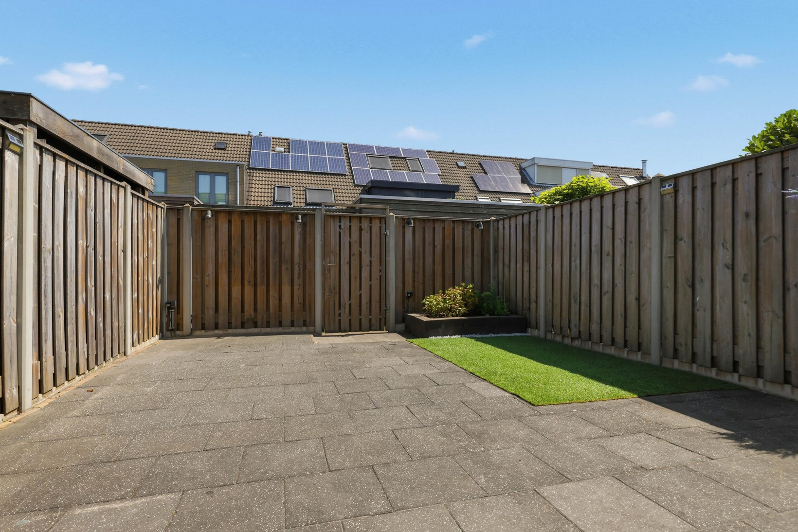 Tussenwoning te koop: Top Naeffstraat 28, Zaandam