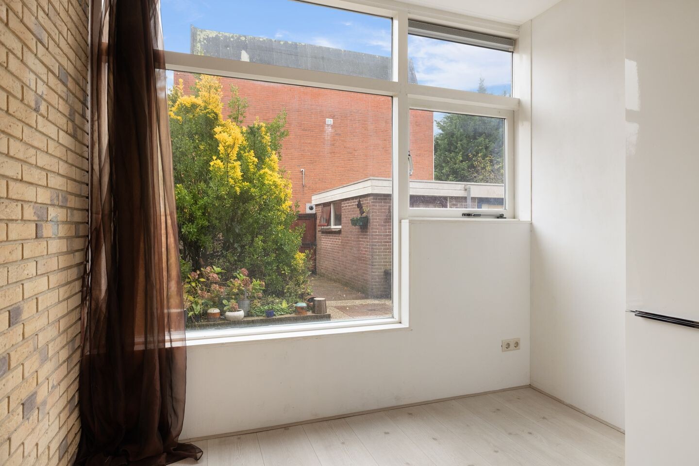 Tussenwoning te koop: Dovenetelweg 69, Zaandam
