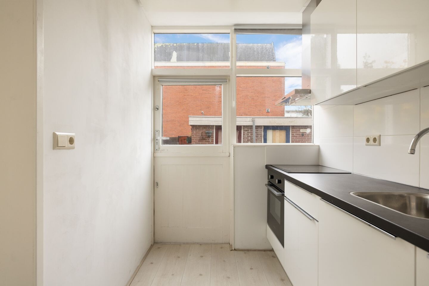 Tussenwoning te koop: Dovenetelweg 69, Zaandam