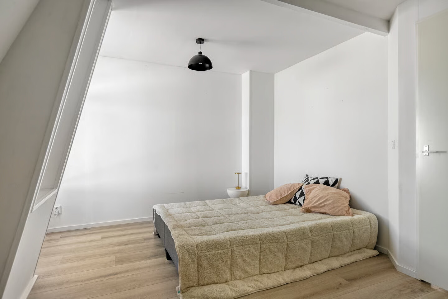 Tussenwoning te koop: Oostzijde 398B, Zaandam