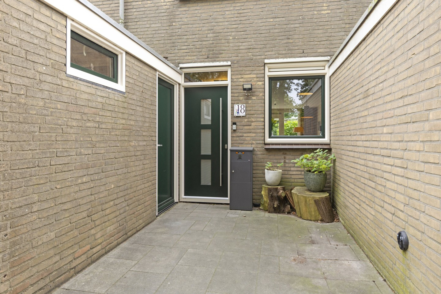 Tussenwoning te koop: Eemmeer 18, Zaandam