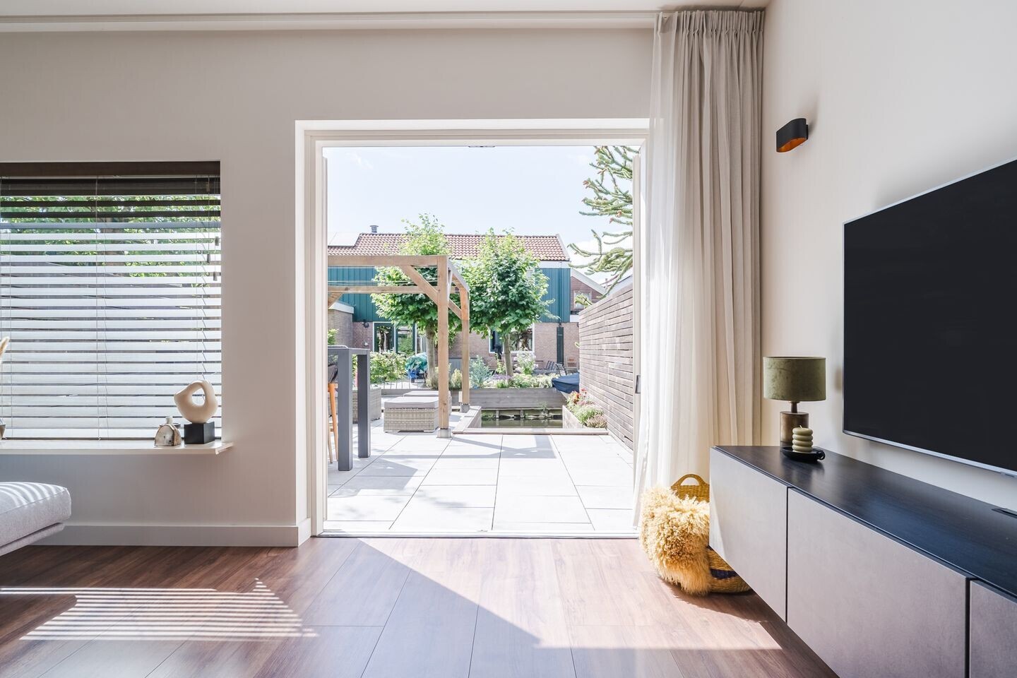 Tussenwoning te koop: De Roggebloem 4, Zaandam