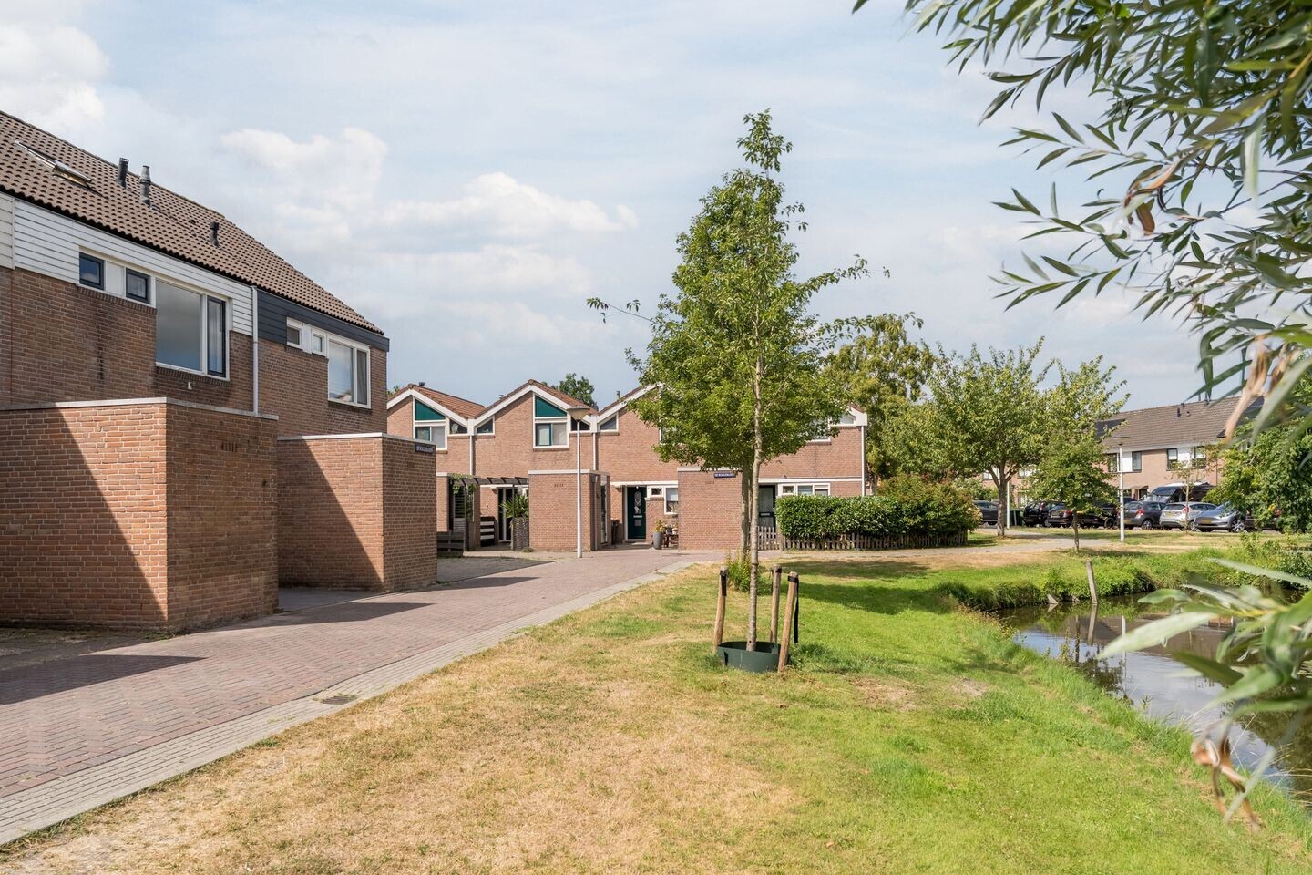Tussenwoning te koop: De Roggebloem 4, Zaandam