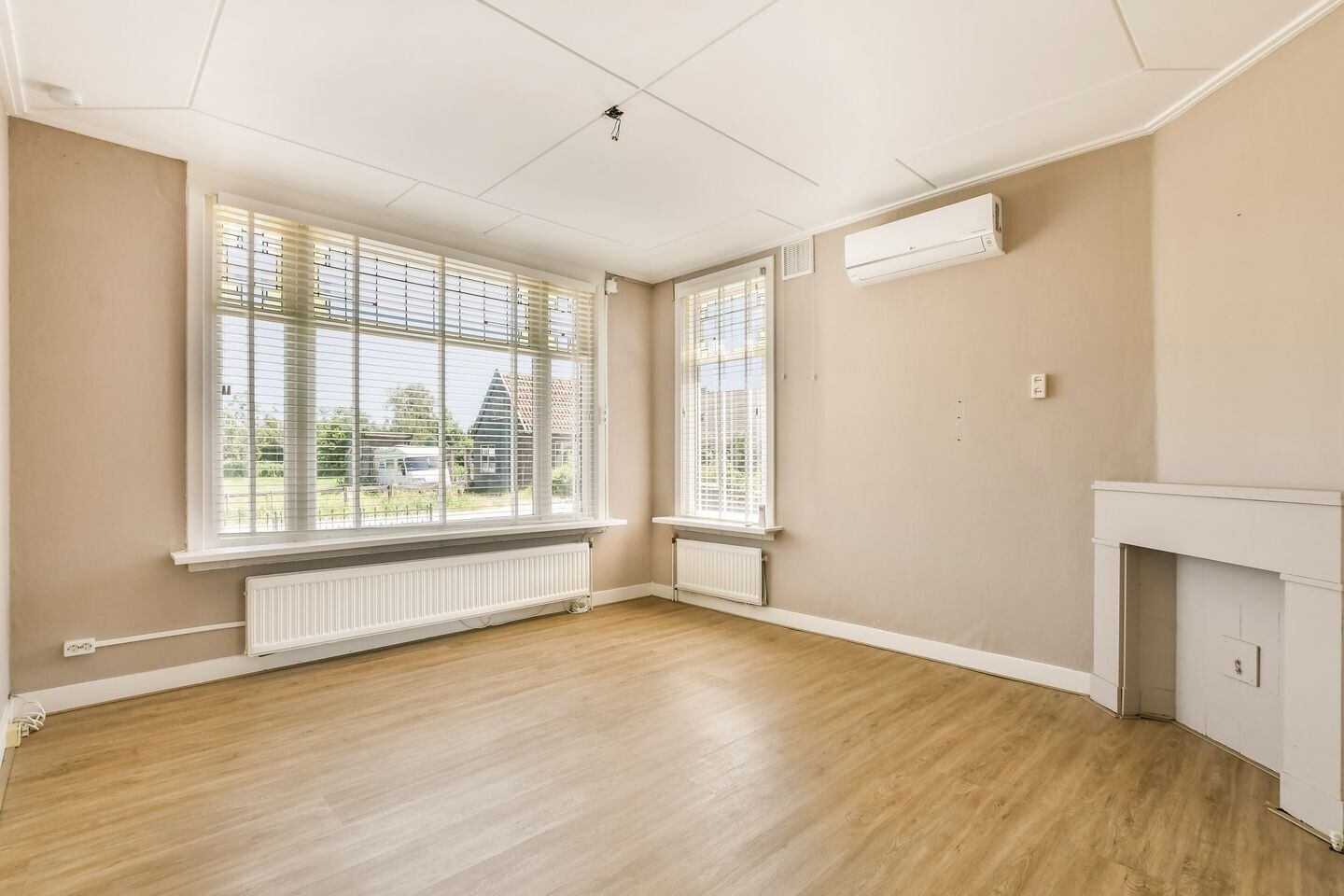 Twee-onder-één-kap te koop: Noordeinde 77, Oostzaan