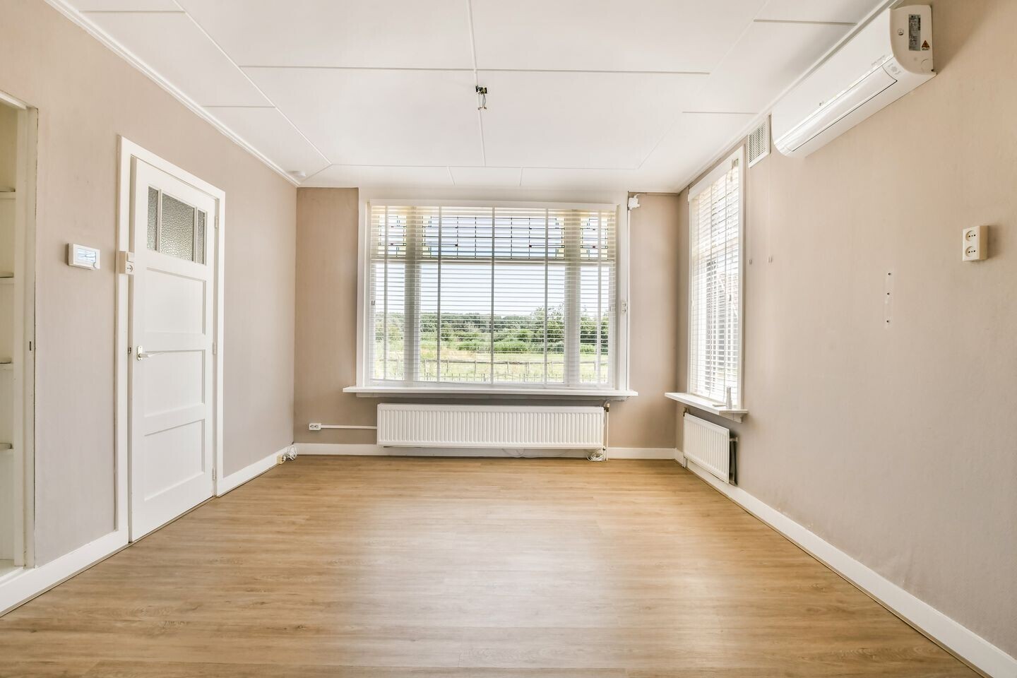 Twee-onder-één-kap te koop: Noordeinde 77, Oostzaan