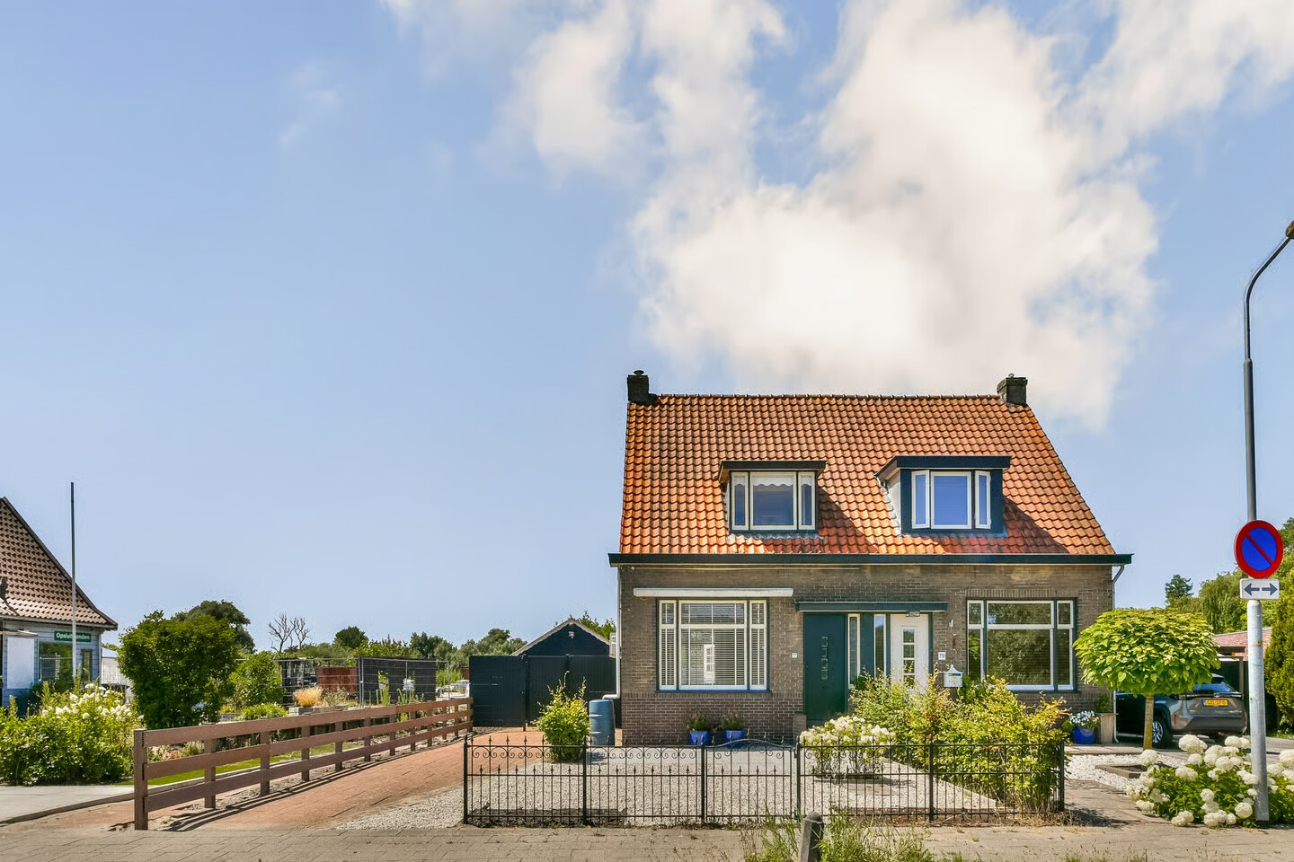 Twee-onder-één-kap te koop: Noordeinde 77, Oostzaan