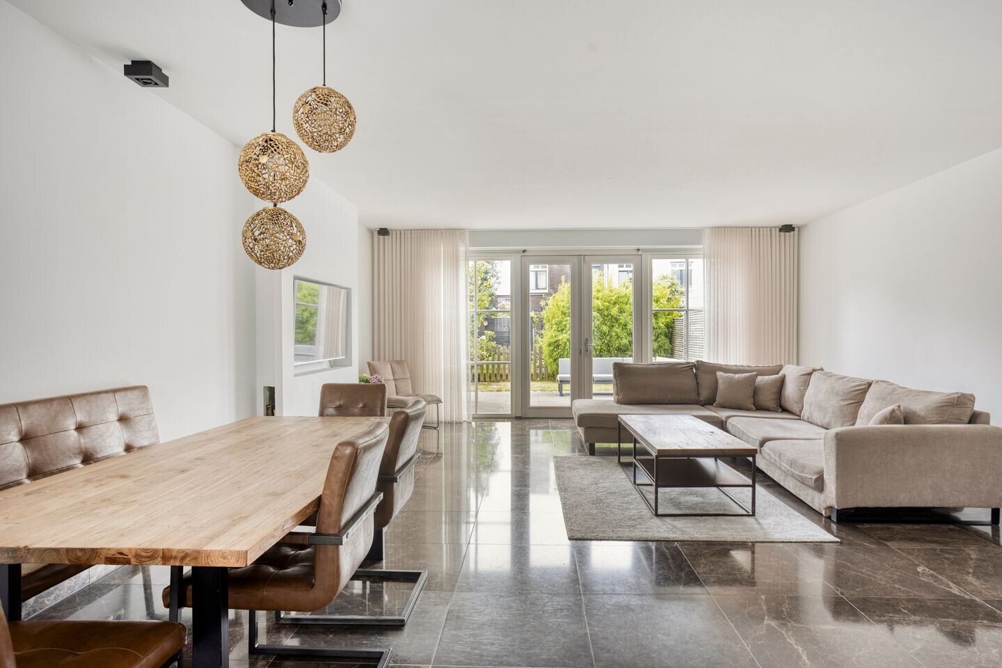 Tussenwoning te koop: Apollolaan 19, Oostzaan