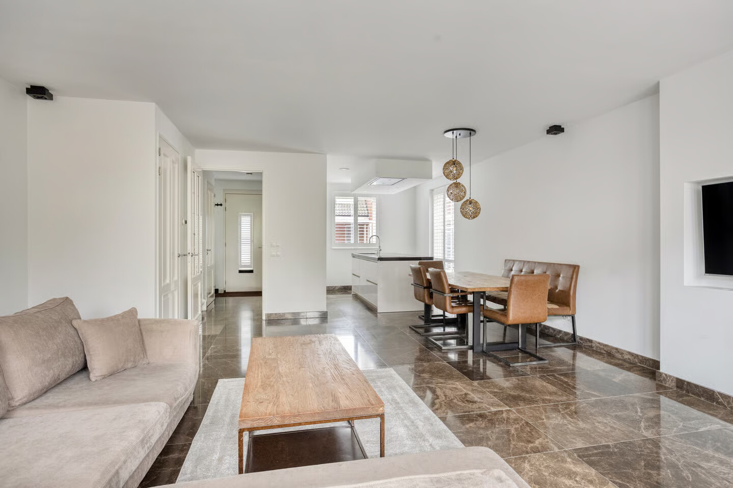 Tussenwoning te koop: Apollolaan 19, Oostzaan