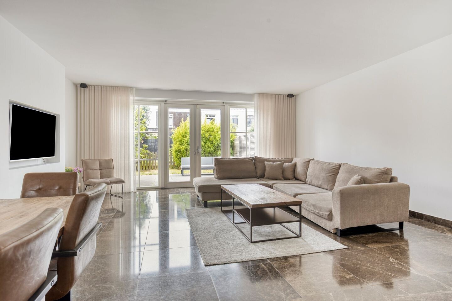 Tussenwoning te koop: Apollolaan 19, Oostzaan