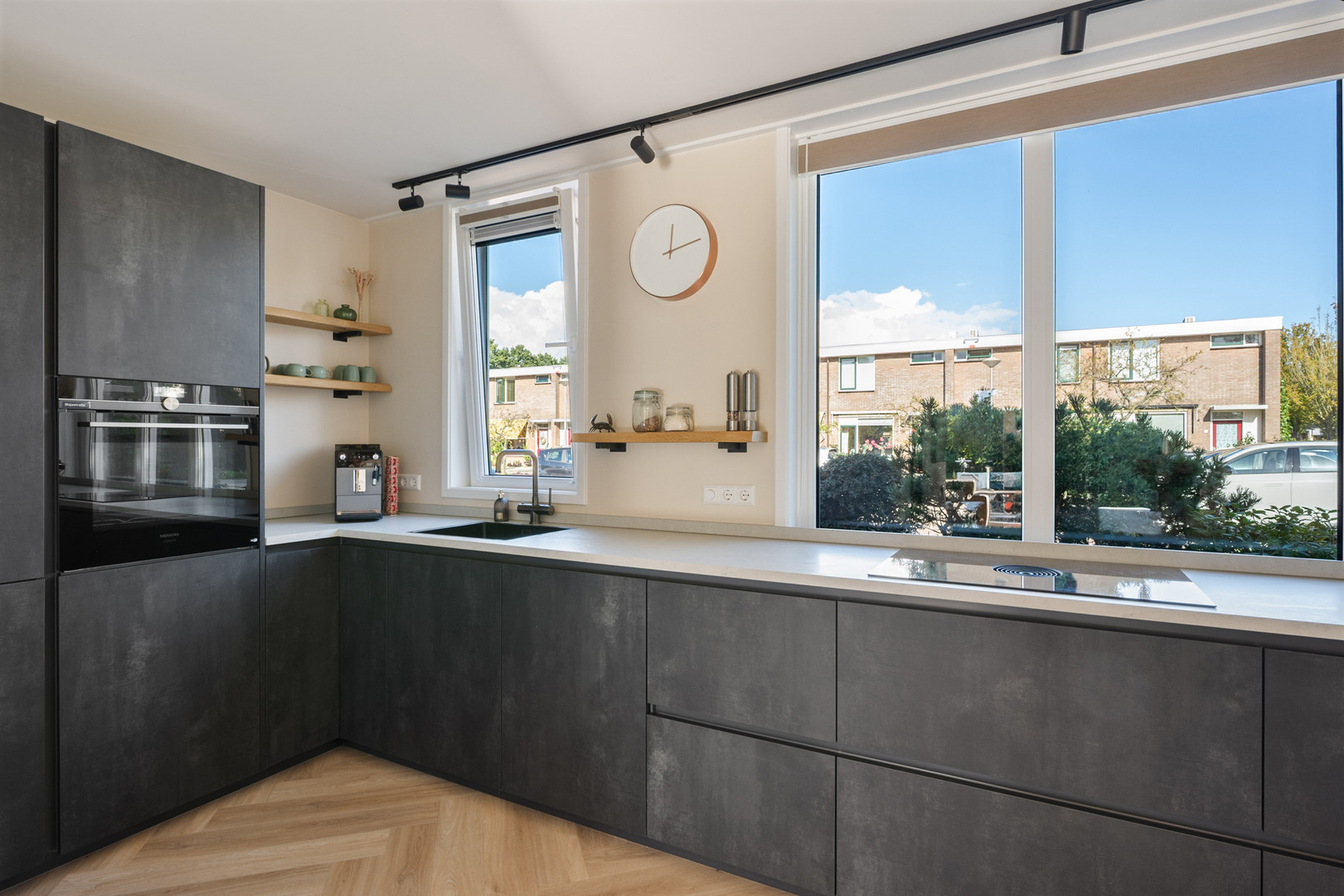 Tussenwoning te koop: Wim van de Kappellehof 3, Wormer