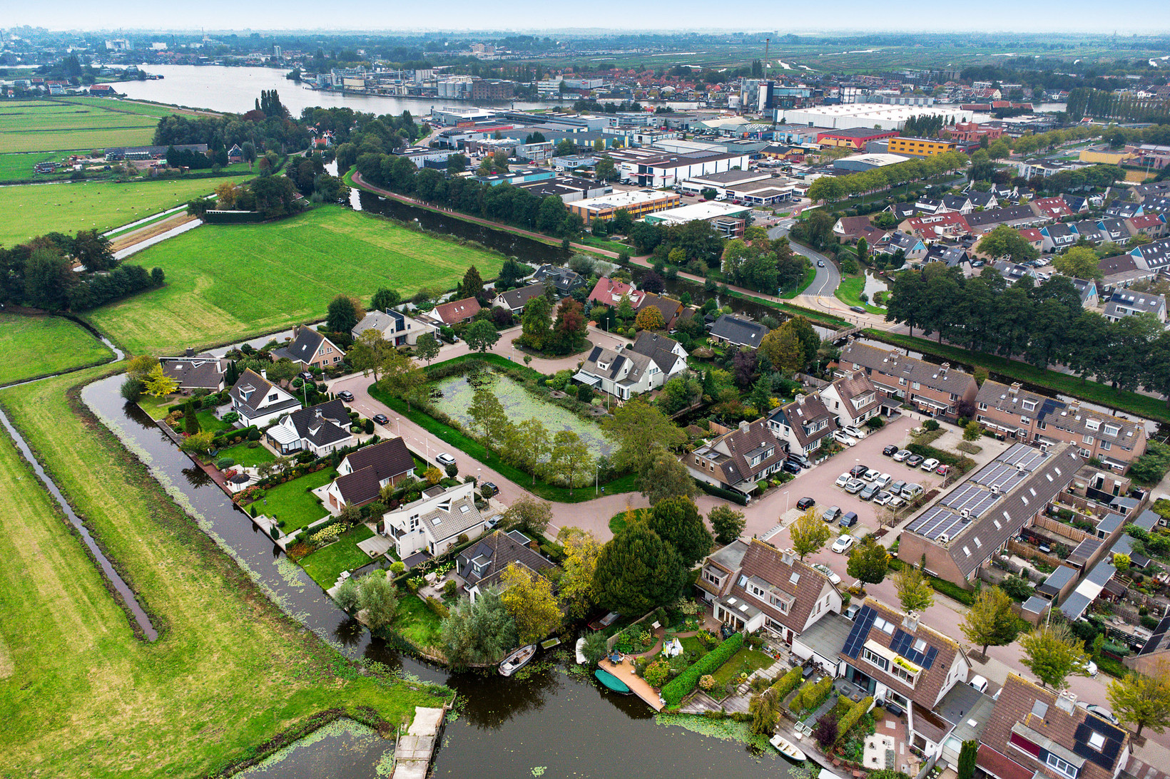 Tussenwoning te koop: Wim van de Kappellehof 3, Wormer